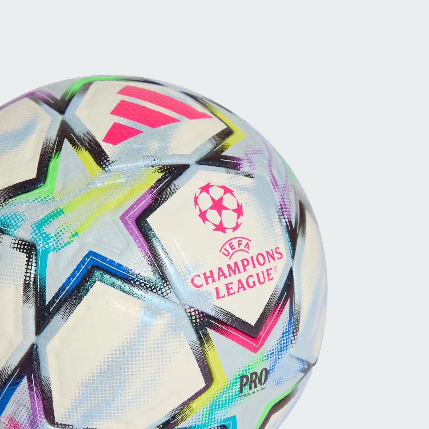 Adidas UCL Pro Boltinn