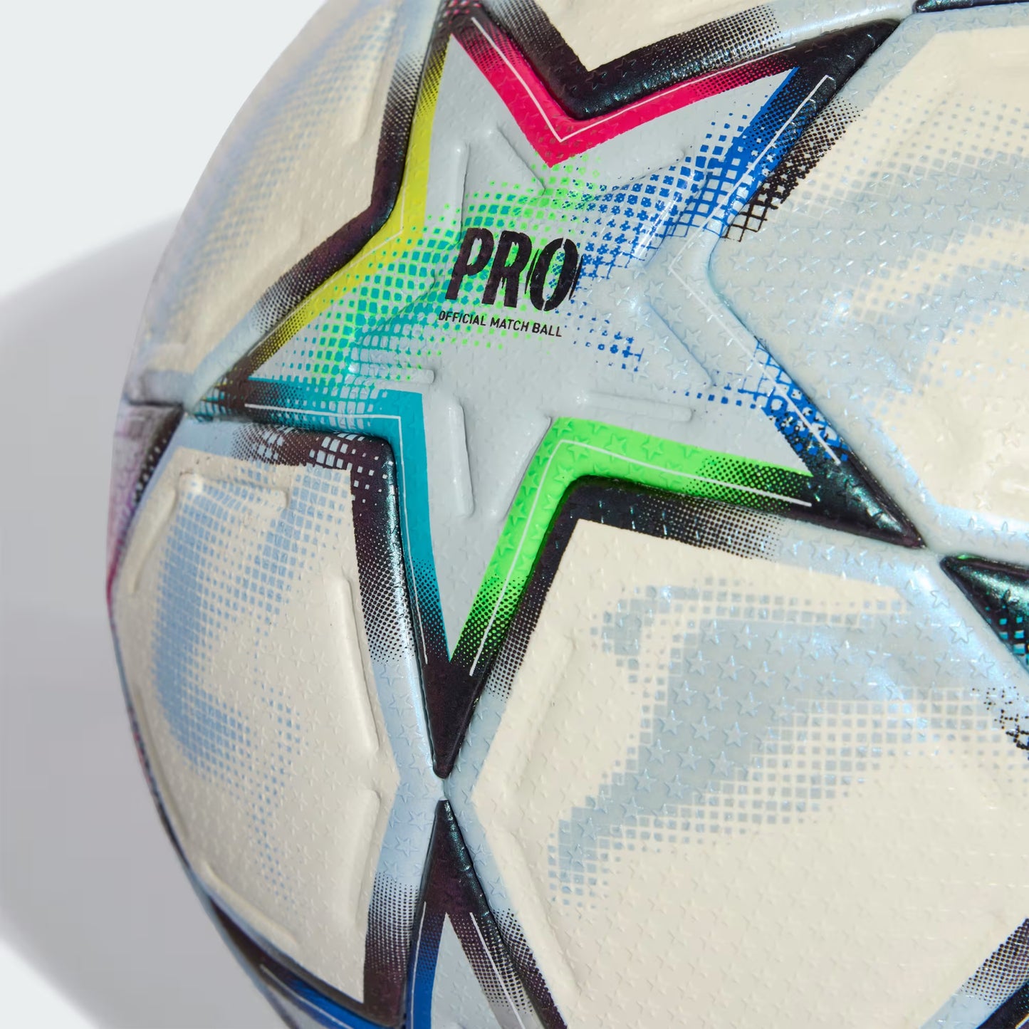 Adidas UCL Pro Boltinn